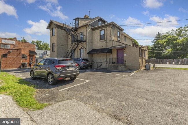 Building Photo - 158 Montgomery Ave