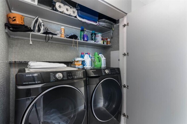 Building Photo - 20355 NE 34th Ct