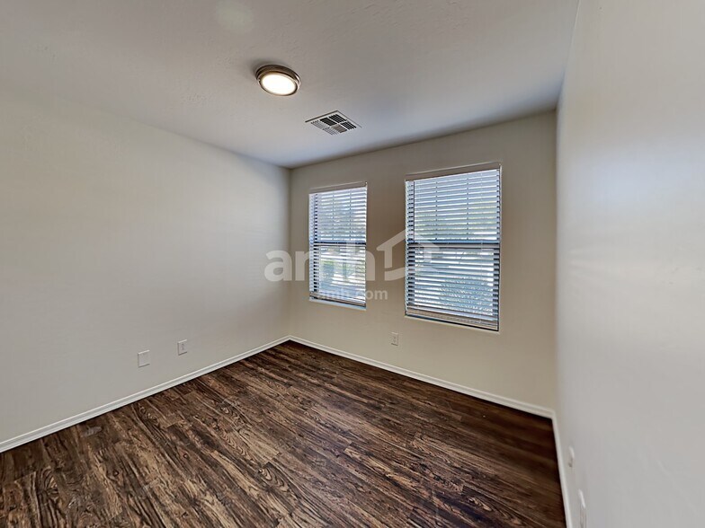 Building Photo - 3429 E Crescent Way