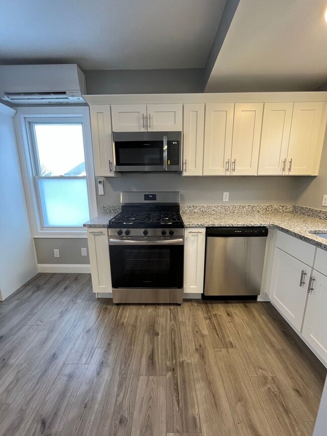 Building Photo - 66 Dalton St