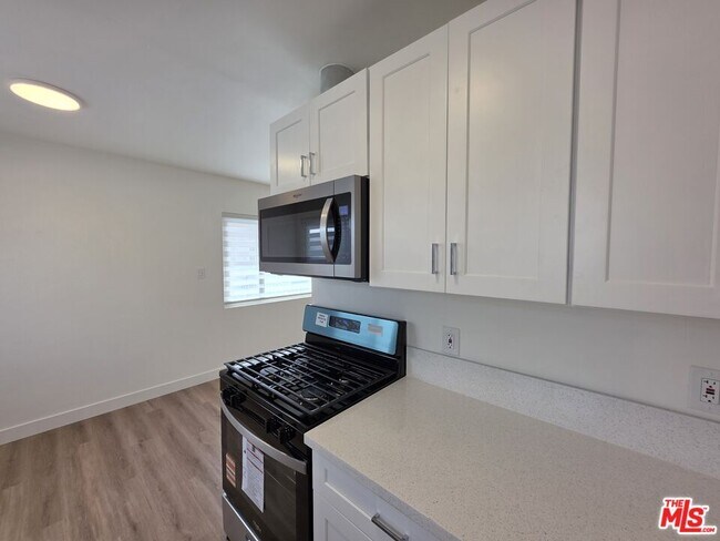 Building Photo - 2009 Carnegie Ln