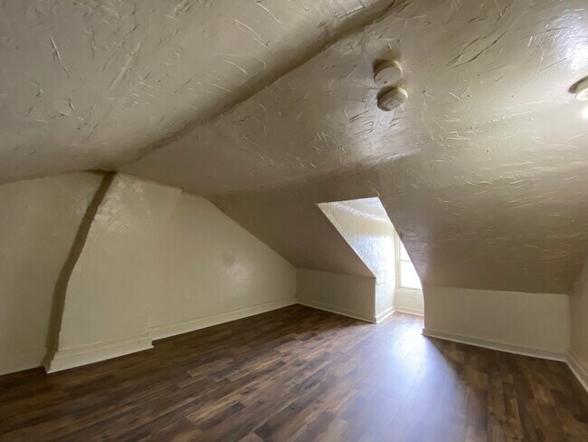 Building Photo - 229 Franklin Way