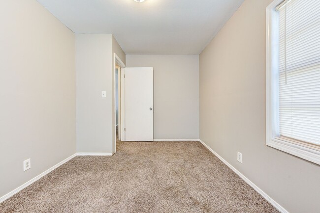 Building Photo - 416 Reed Pl