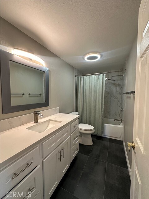 Building Photo - 24482 Lantern Hill Dr