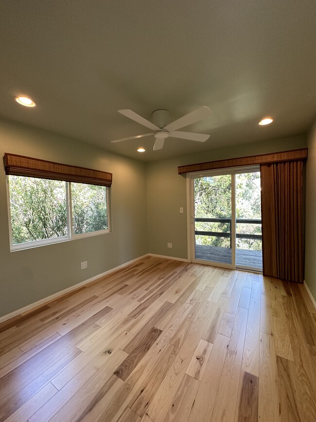 Downstairs bedroom #2, with sliding door to downstairs deck - 19876 Observation Dr