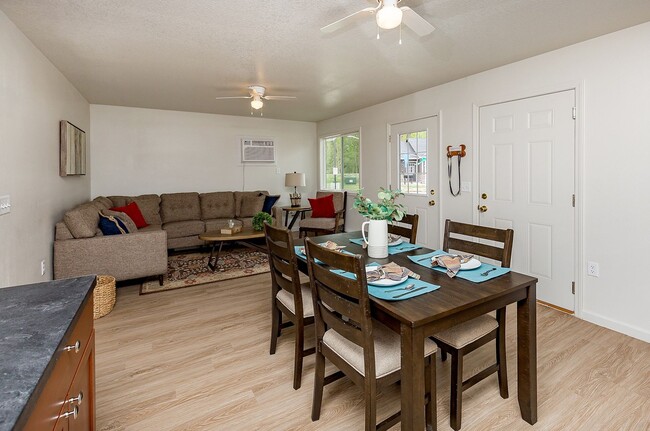 Building Photo - 3 Bedroom, Single-story Townhomes for rent...