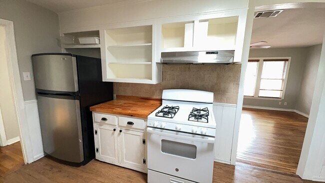 Building Photo - 1207 Redondo Dr