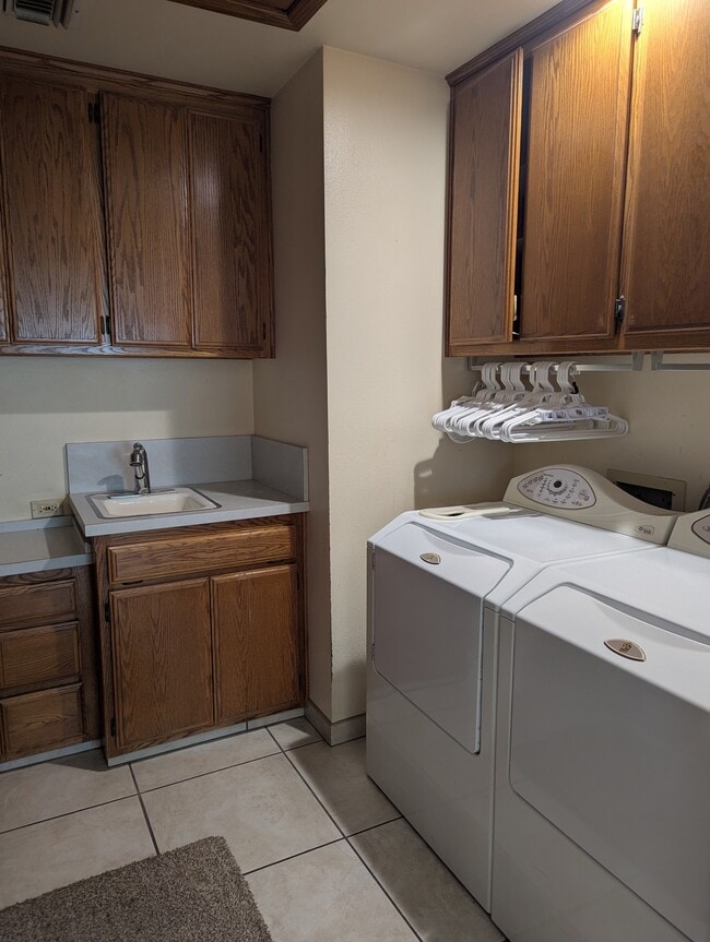 Building Photo - 9041 Emperor Ave