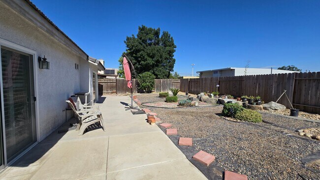 Building Photo - 8719 Starfish Dr