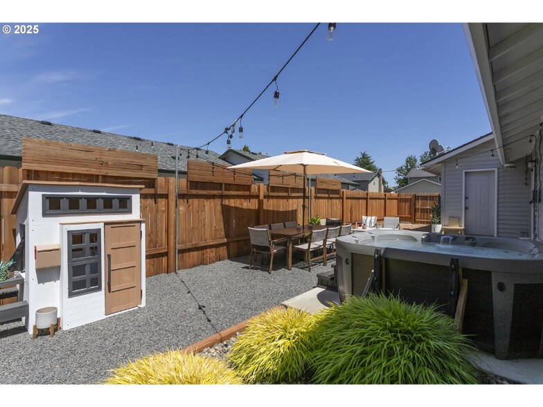 Building Photo - 718 SE 143rd Ave