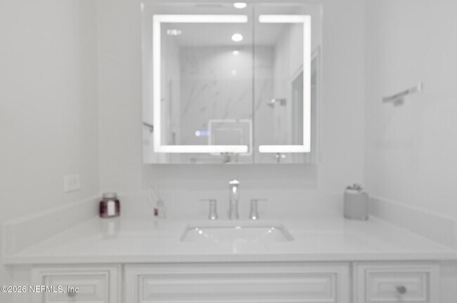 Building Photo - 200 Ocean Crest Dr