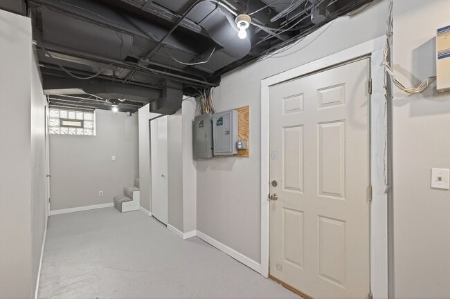 Building Photo - 4 Bedroom Uptown Luxury Meets Historic Charm!