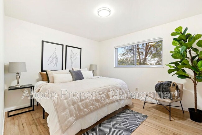 Building Photo - 328 N Roosevelt Ave