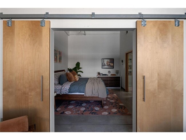 Building Photo - 700 N Washington Ave