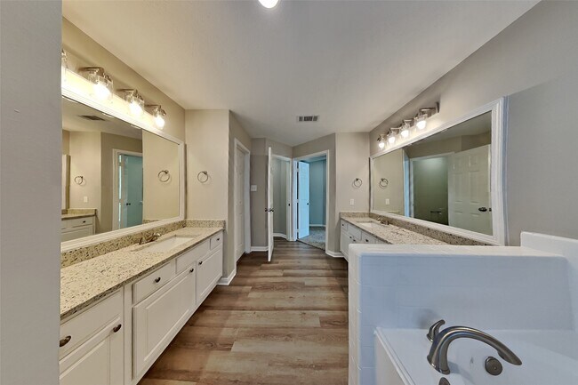 Building Photo - 3202 Stoneydale Ln