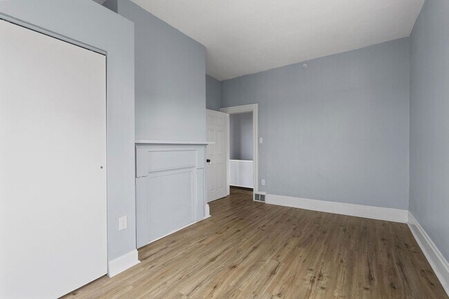 Building Photo - 2721 Cobden St