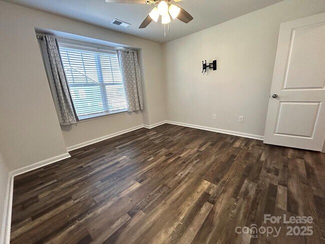 Building Photo - 1004 Whipcord Dr