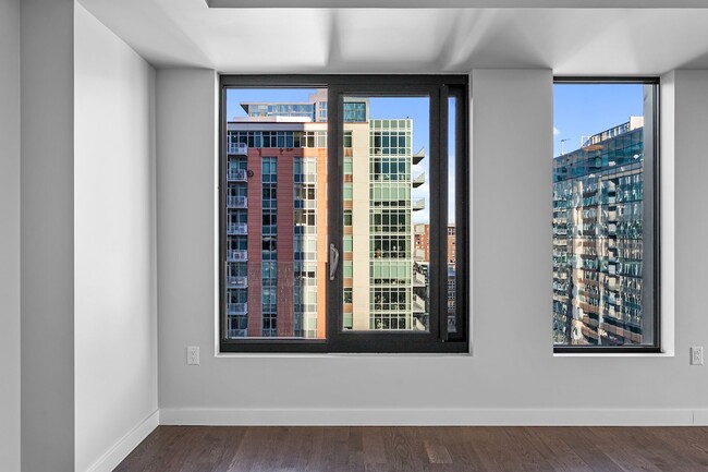 Building Photo - Gorgeous Two Bedroom Condo in The Coloradan!