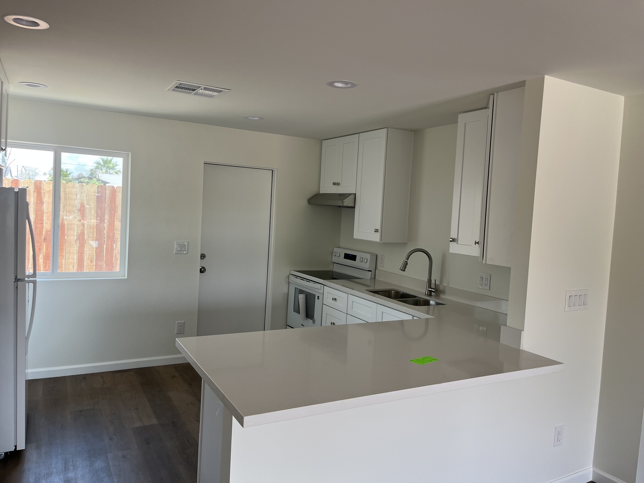 Kitchen Unit #1 - 1727 E Oak St