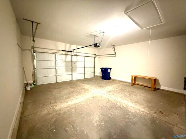 Building Photo - 4018 Rockland Cir SE