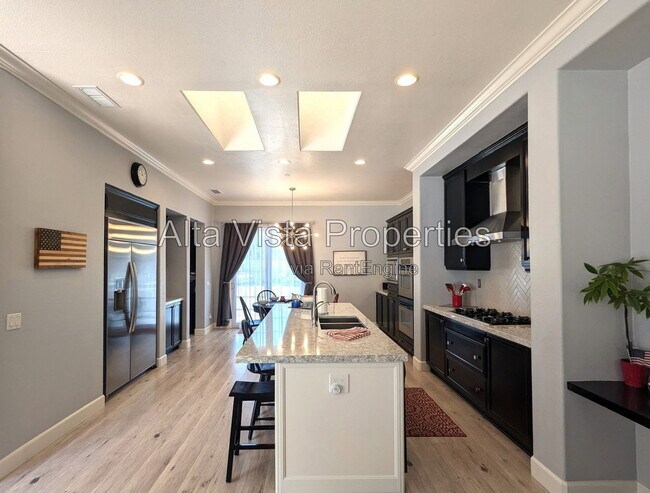 Building Photo - 9129 White Alder Ct