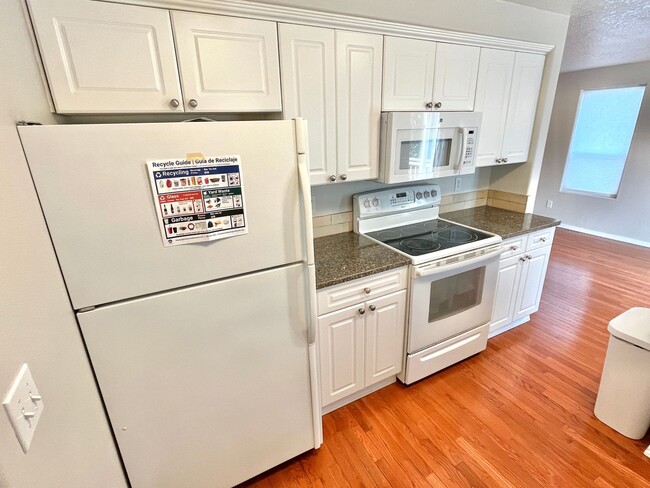 Building Photo - *MOVE-IN SPECIAL!*  Beaverton Home on Corner Lot with Attached Garage, Fenced Backyard, Deck