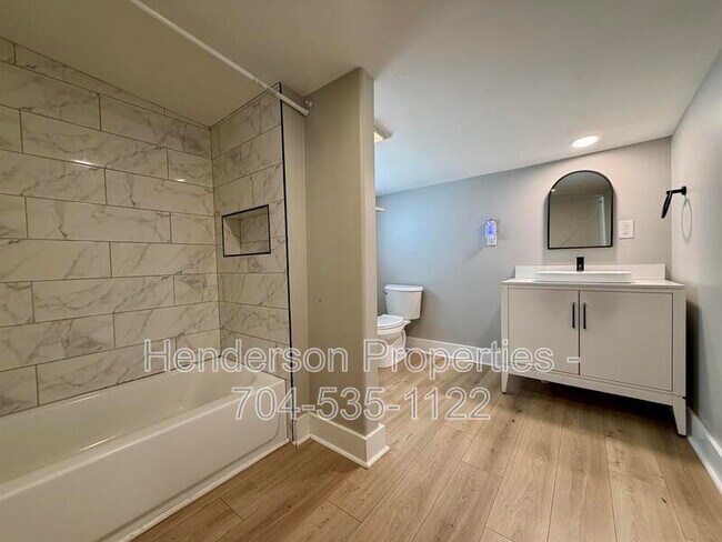 Building Photo - 2001 Plaza Ave