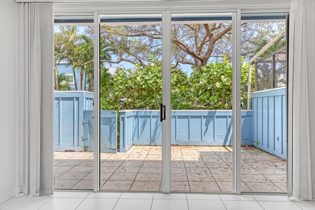 Building Photo - 604 Ocean Dunes Cir