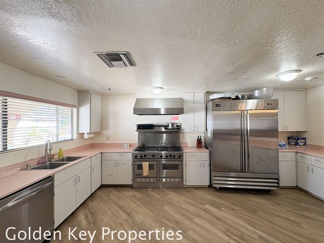 Building Photo - Welcome to the spacious single-level manuf...