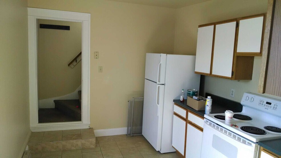 Building Photo - 20 Champlain St