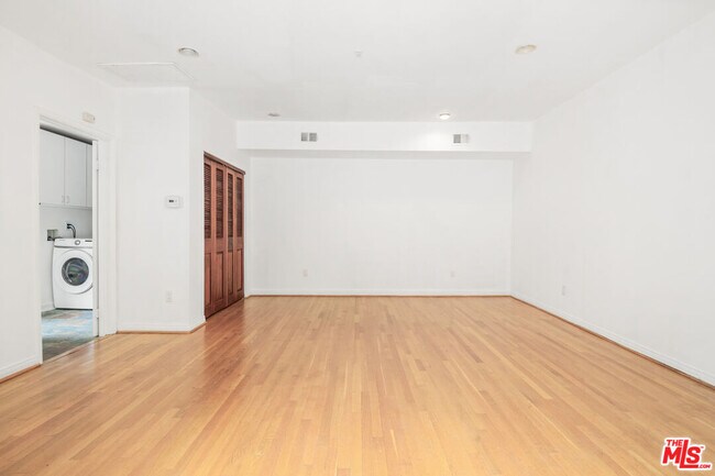 Building Photo - 312 S El Camino Dr