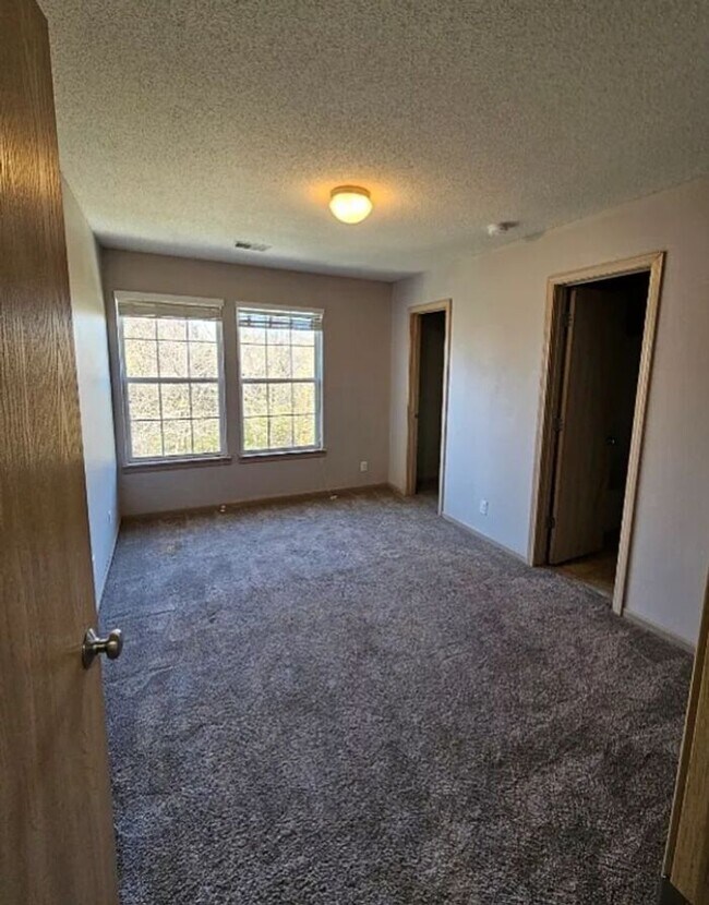 Building Photo - Great Location!!!!