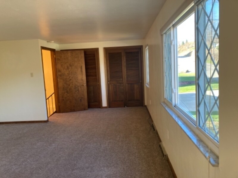 Building Photo - 110 Schars Ln