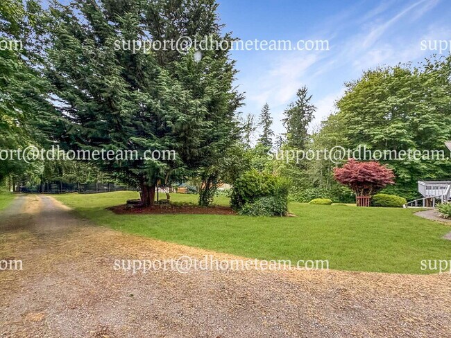 Building Photo - "Charming 3-Bed Retreat with Spacious Inte...
