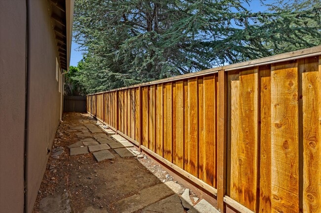 Building Photo - 406 Central Ave