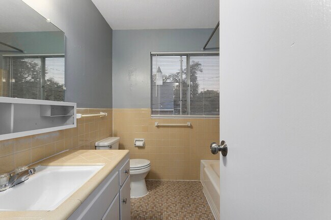 Building Photo - 8700 Wornall Rd
