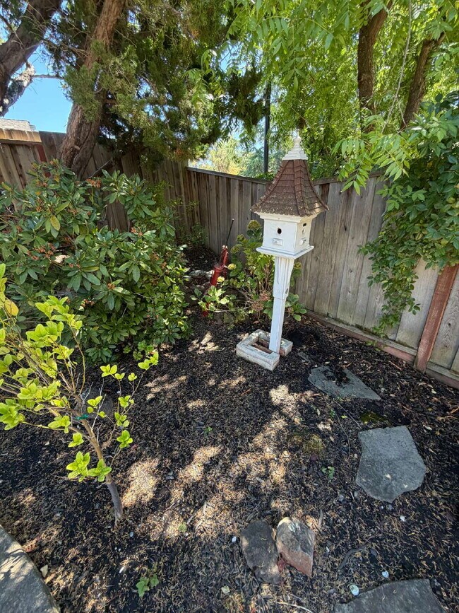 Building Photo - "Charming 4-Bed Oasis with Granite Touches with Tennis and Poolside Bliss steps away in Danville!"