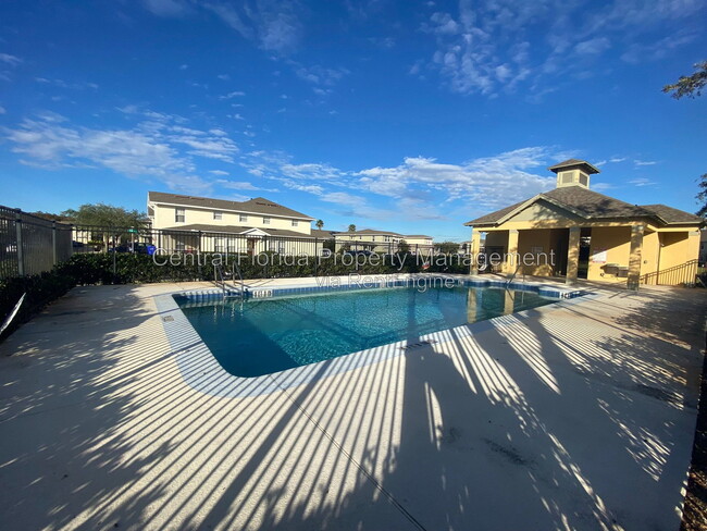 Building Photo - 2076 Cypress Bay Blvd