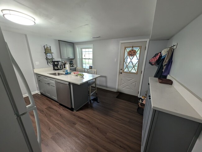 Building Photo - 3 Bedroom/2 Bath House in Lawrenceville --...