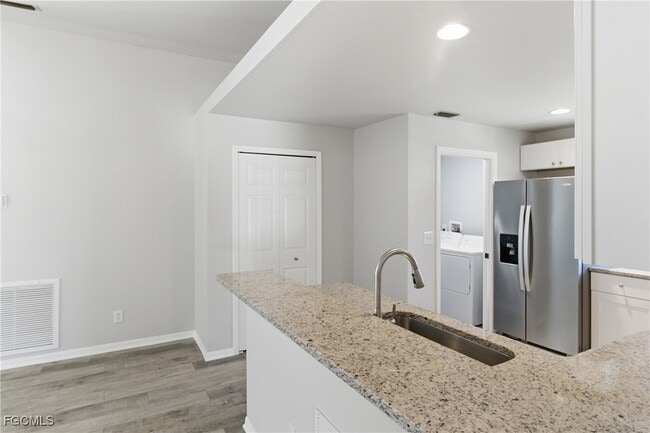 Building Photo - 1153 SW 45th St