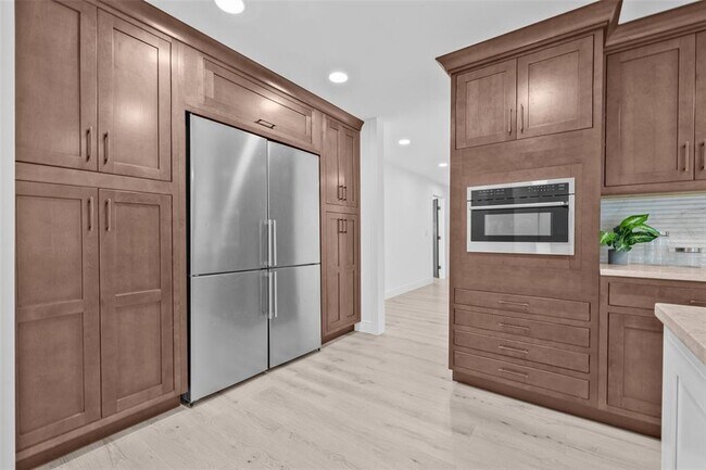 Building Photo - 4495 Clearwater Harbor Dr