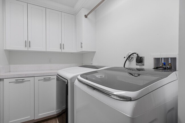 Building Photo - 6204 Celadon Cir