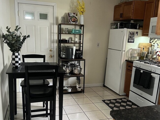 Building Photo - 43 Daniels St