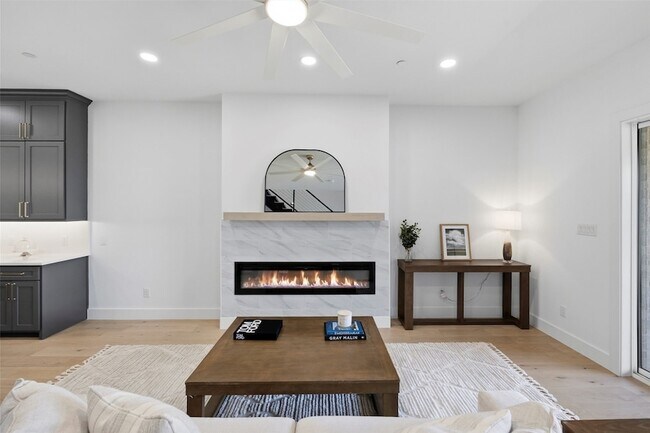 Building Photo - 408 Vista Buena Trl