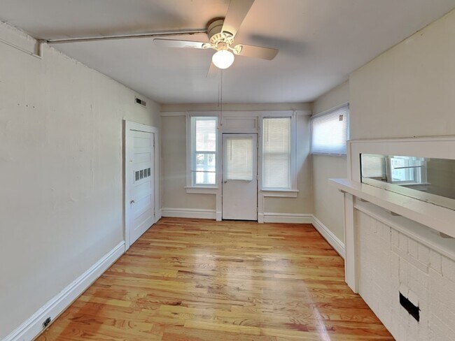 Building Photo - 1712 Summit St