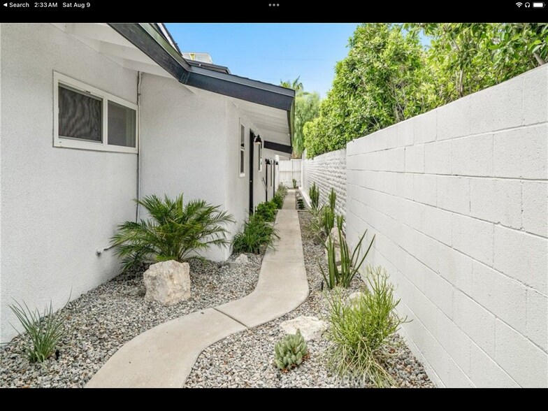 Building Photo - 145 E Mesquite Ave