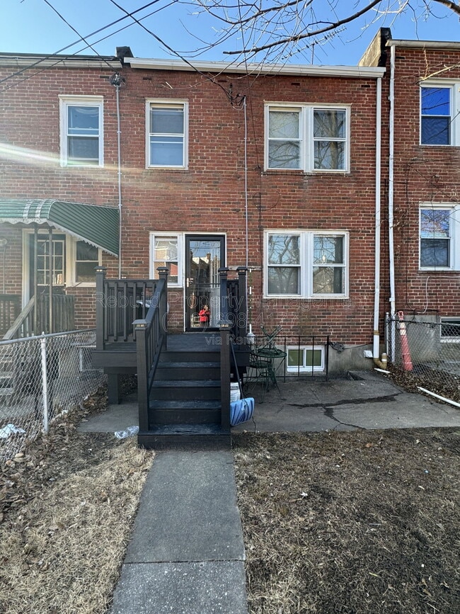 Building Photo - 4430 Shamrock Ave