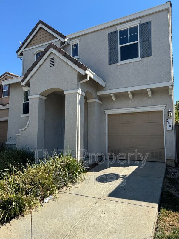 Building Photo - 3066 Staysail St