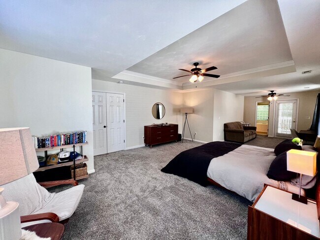 Building Photo - Charming 4 Bedroom home Near Virginia Beac...