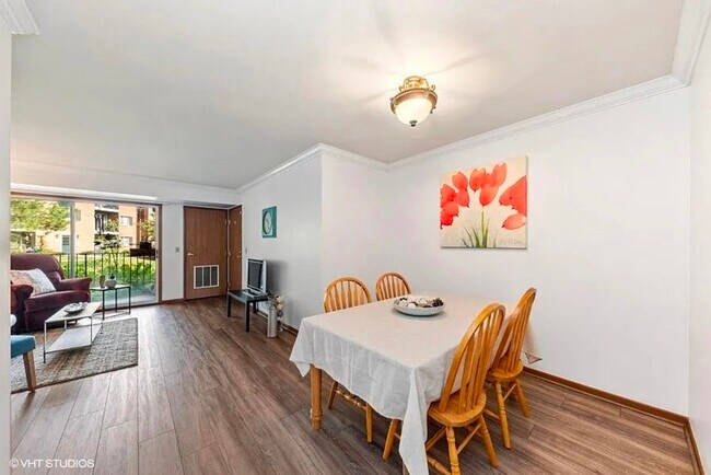 Building Photo - 1516 N River W Ct